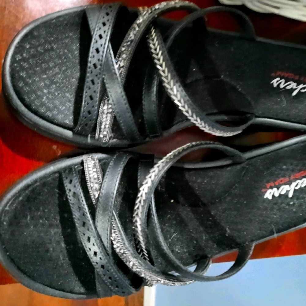 Sketchers Sandles